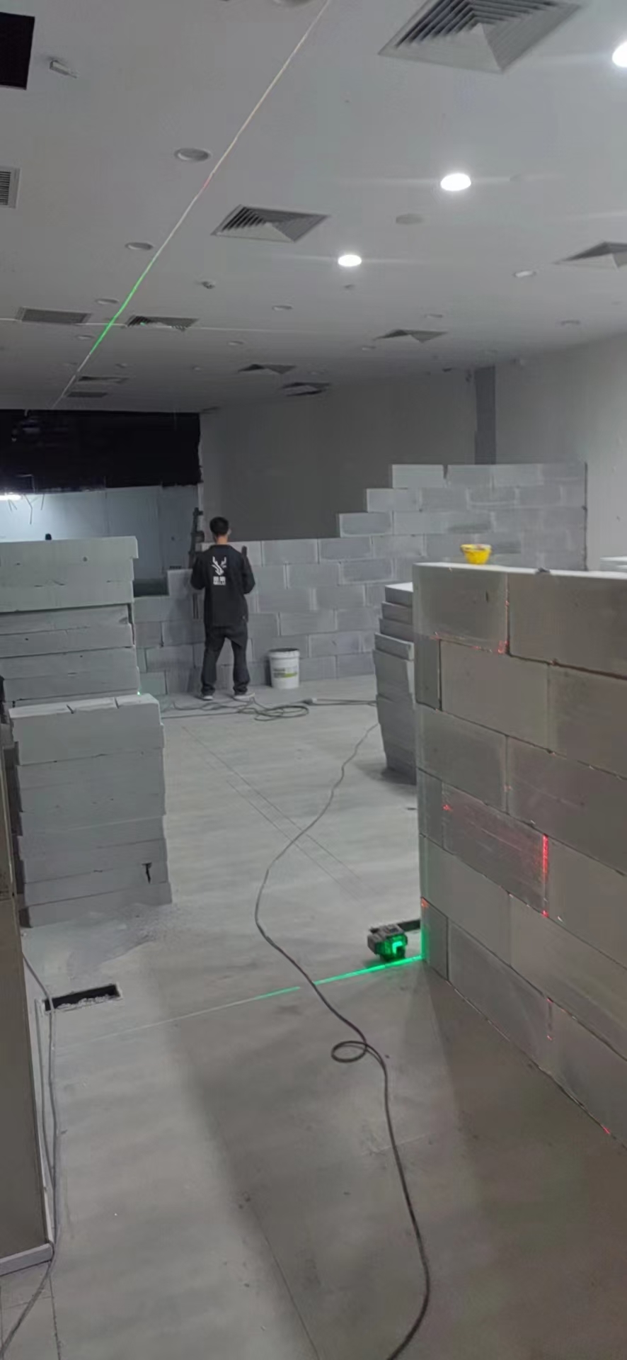 办公楼轻质砖隔墙场景图